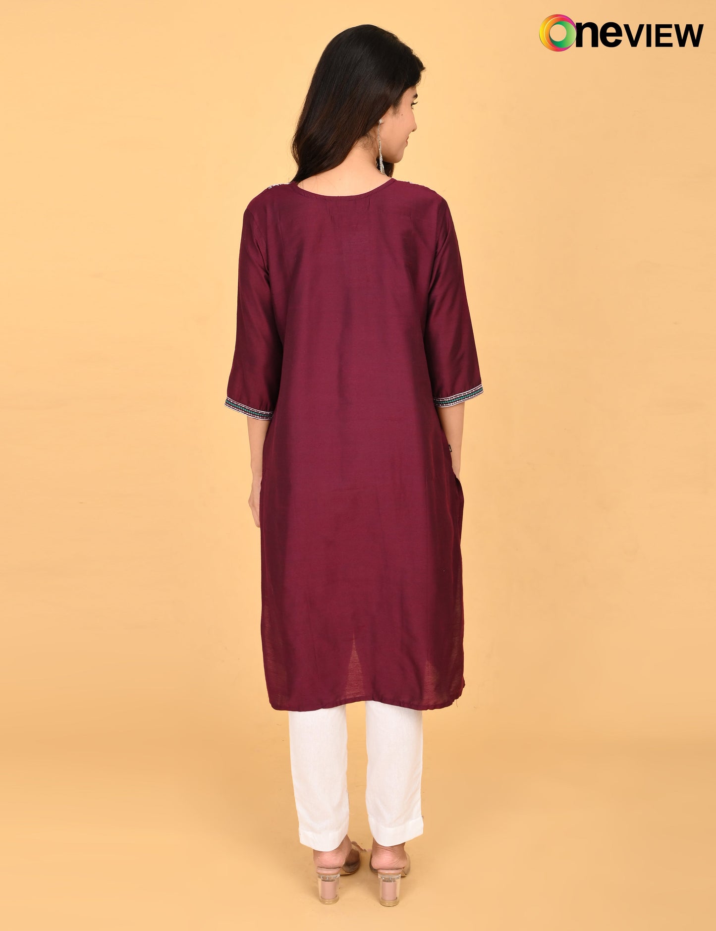 ONVIEW | 1090 | V NECK EMBROIDERY