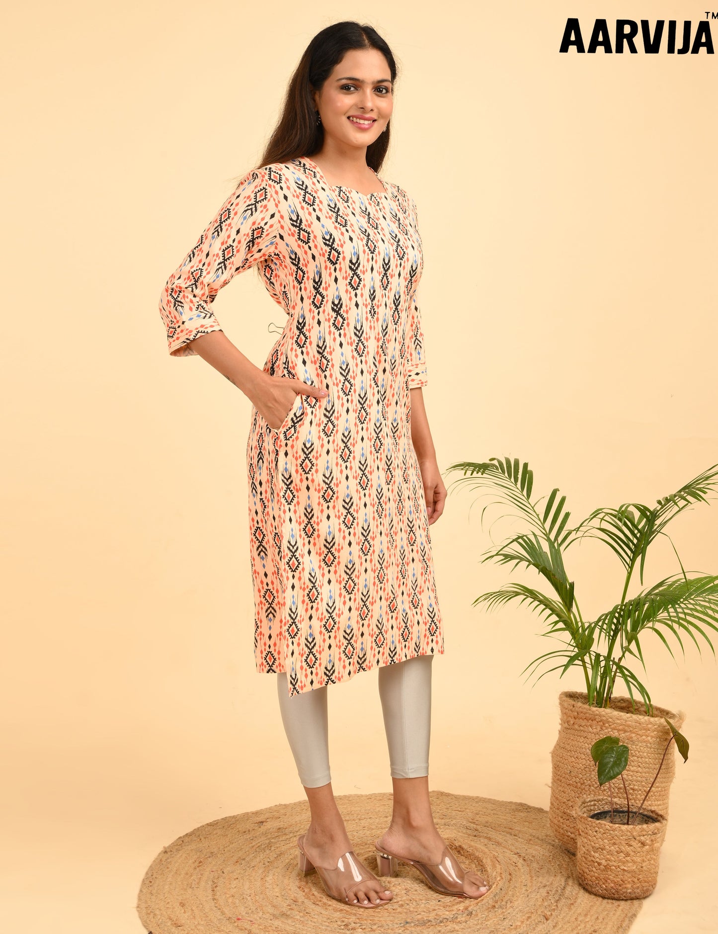 ONVIEW | 342 |  DESIGN NECK WITH POCKET