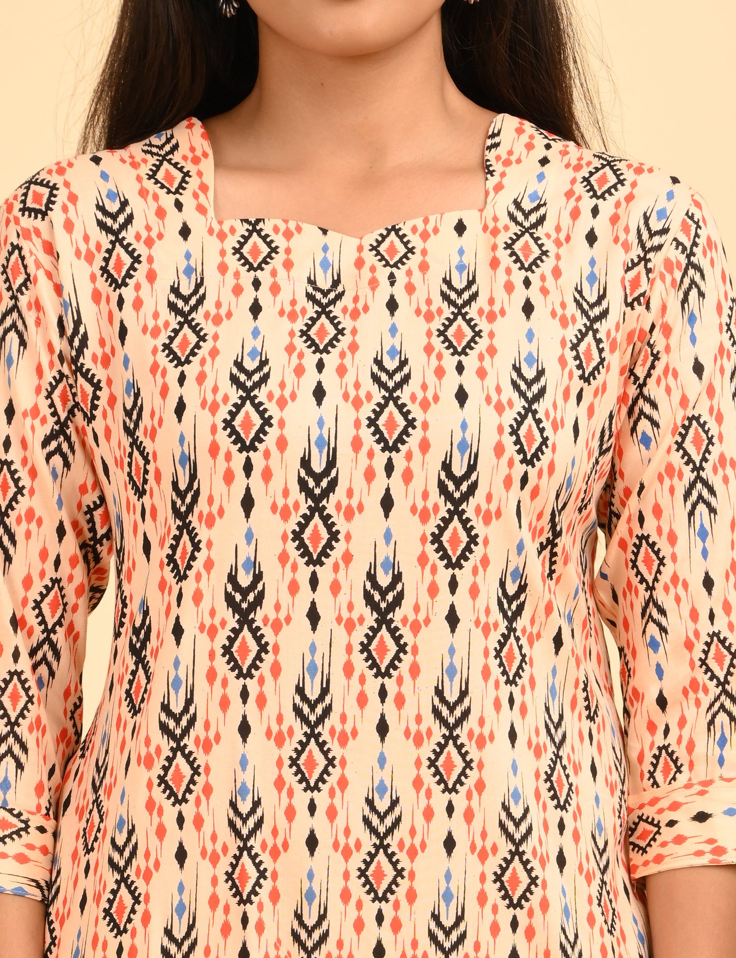 ONVIEW | 342 |  DESIGN NECK WITH POCKET