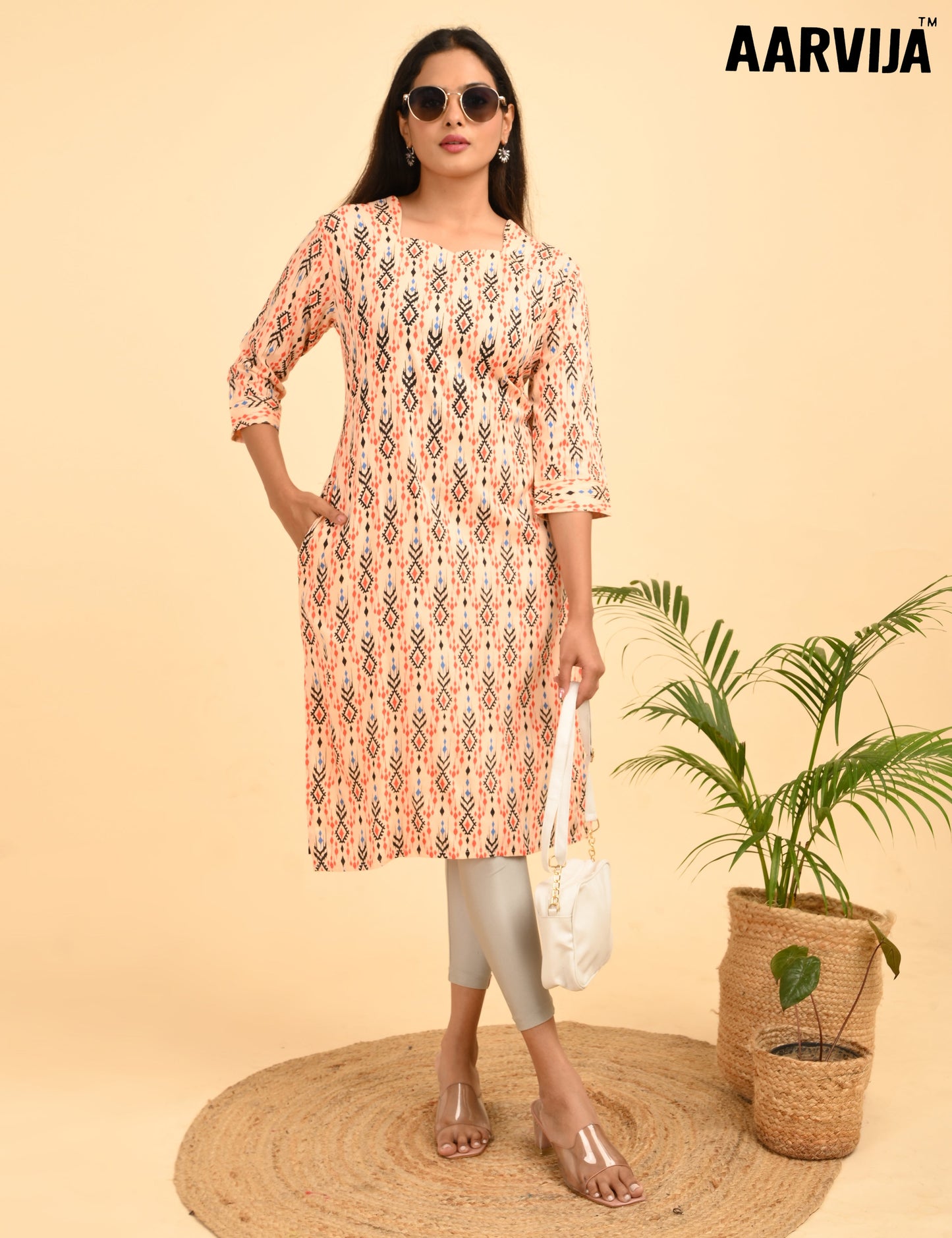 ONVIEW | 342 |  DESIGN NECK WITH POCKET