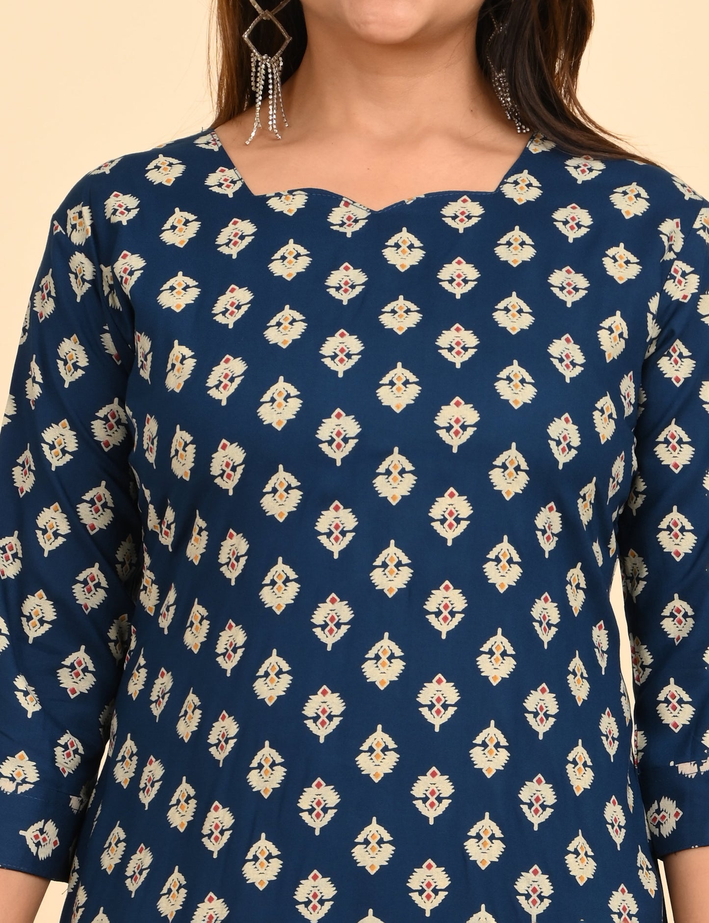 CHEMOX | 312 | DESIGN NECK WITH POCKET