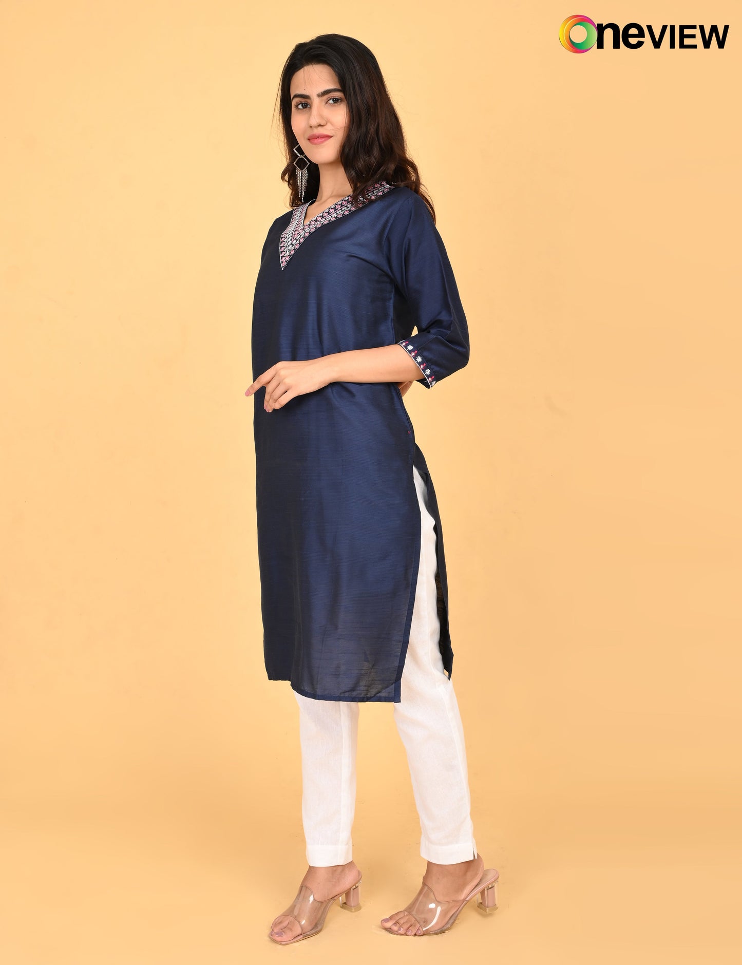 ONVIEW | 1086 | V NECK EMBROIDERY