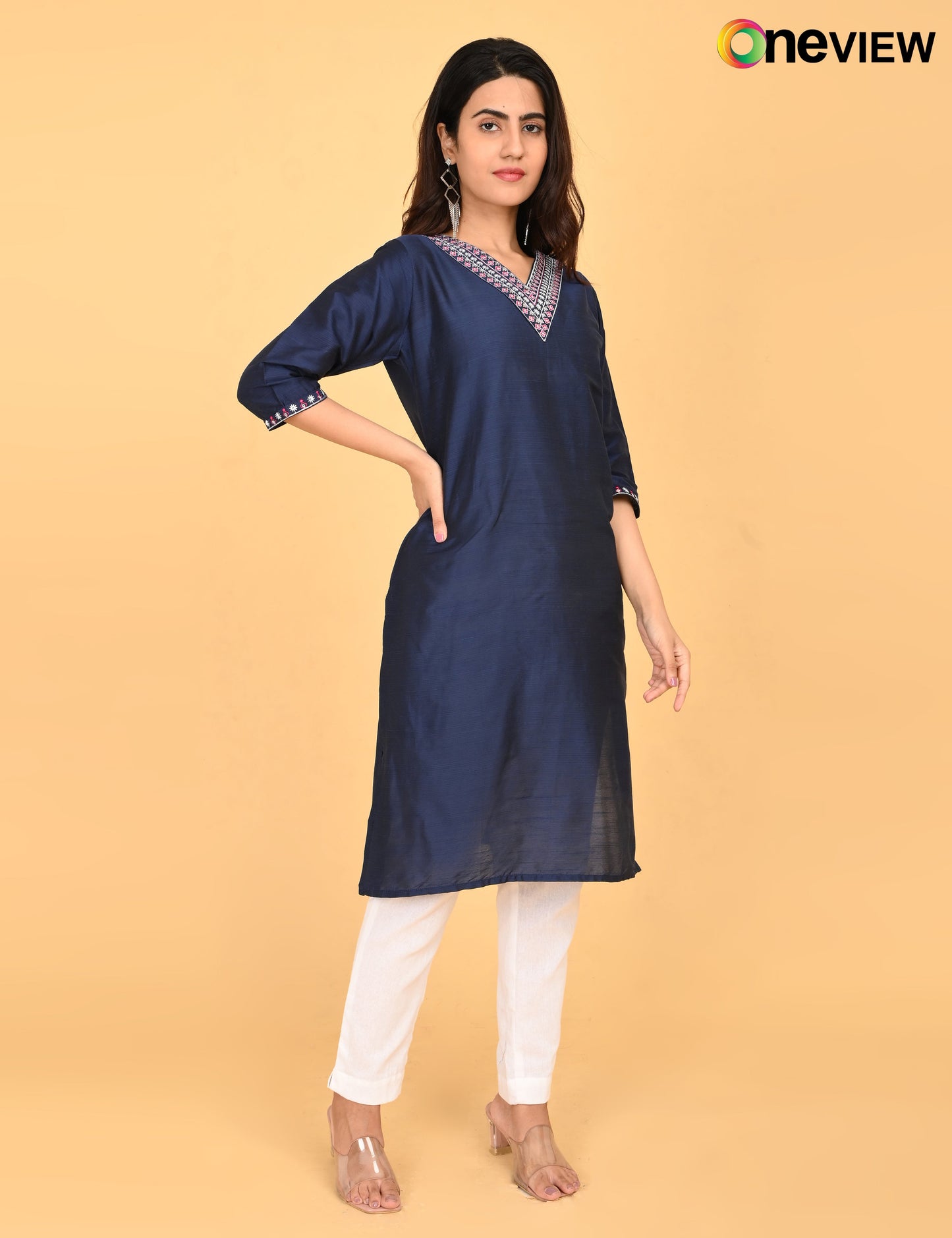 ONVIEW | 1086 | V NECK EMBROIDERY