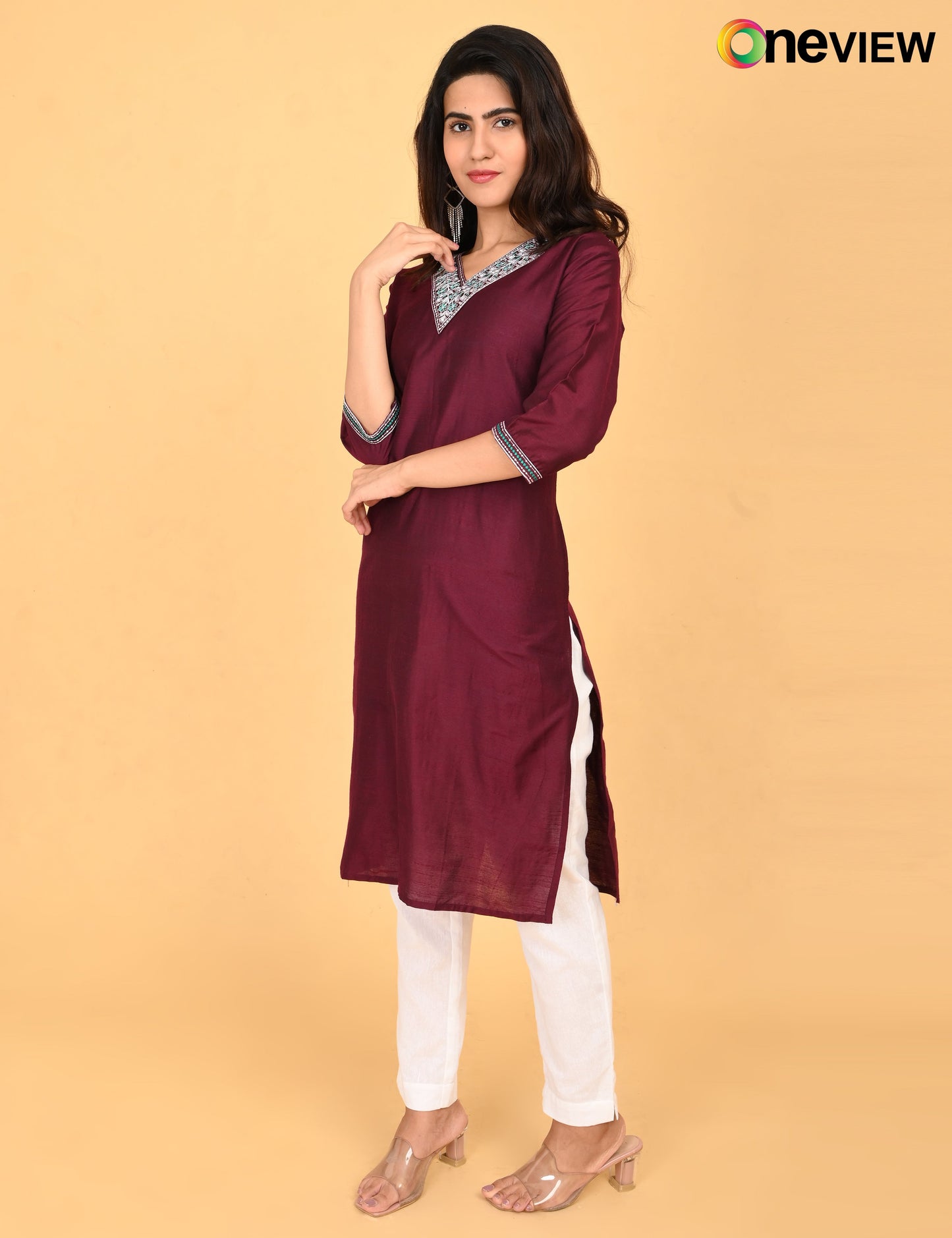 ONVIEW | 1090 | V NECK EMBROIDERY