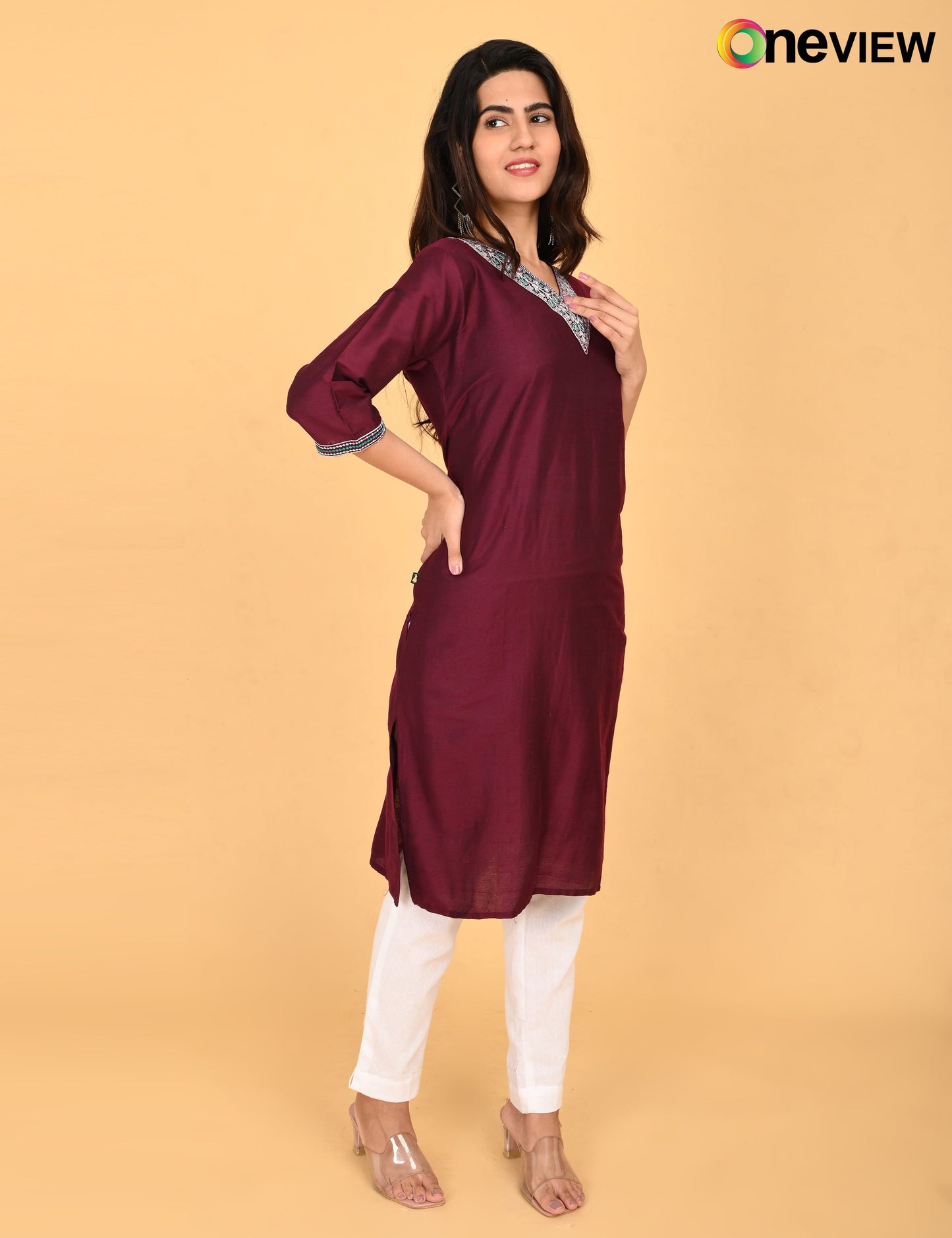 ONVIEW | 1090 | V NECK EMBROIDERY