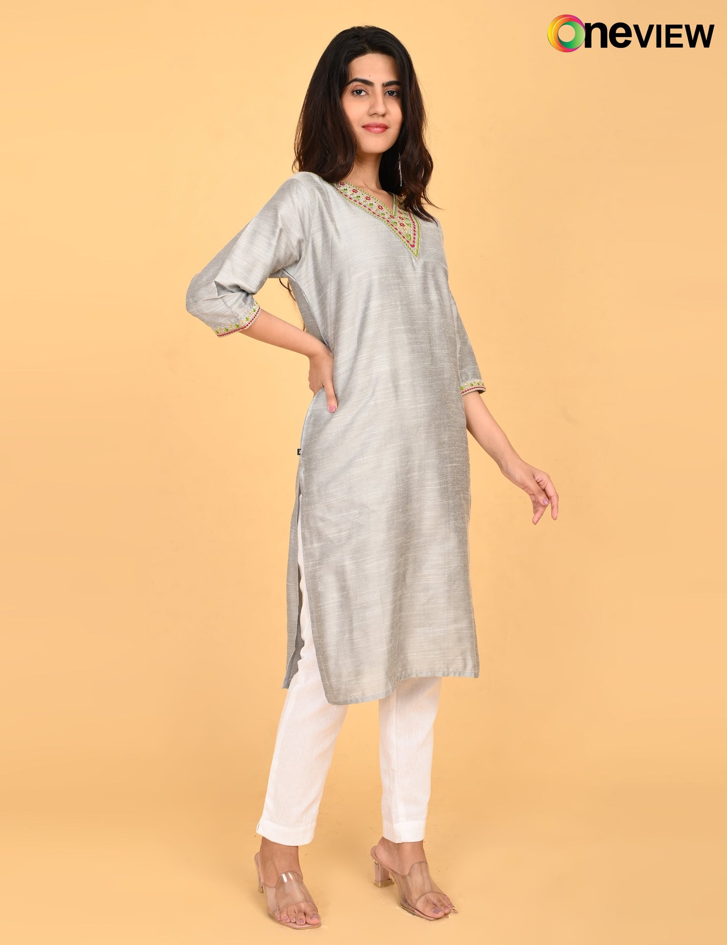 ONVIEW | 1123 | V NECK EMBROIDERY