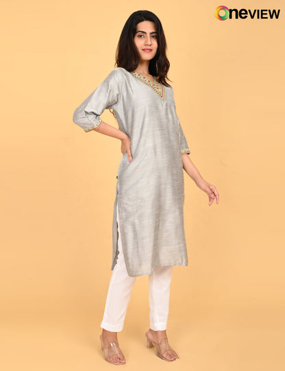 ONVIEW | 1123 | V NECK EMBROIDERY