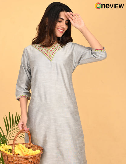 ONVIEW | 1123 | V NECK EMBROIDERY